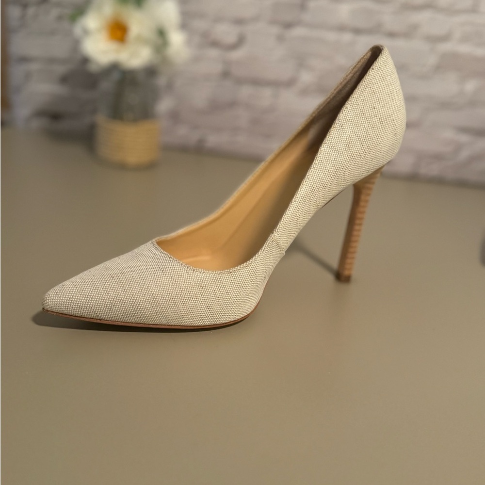 Ivanka Trump sz 7 Best "Go With Anything" Heels!